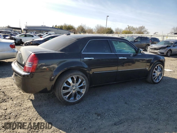 2005 Chrysler 300 300C AWD z VIN 2C3AK63H55H672324, wystawiony jako Copart lot #48790925 z przebiegiem 258 543 mil mil oraz Szkoda całkowita • Salvage title. Historia ofert i sprzedaży dostępna na DreamBid. Obrazek 3.