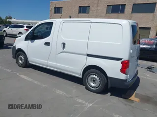 2015 Nissan NV200 SV z VIN 3N6CM0KN1FK729228, wystawiony jako IAAI lot #42320439 z przebiegiem 192 757 mil mil oraz . Historia ofert i sprzedaży dostępna na DreamBid. Obrazek 3.