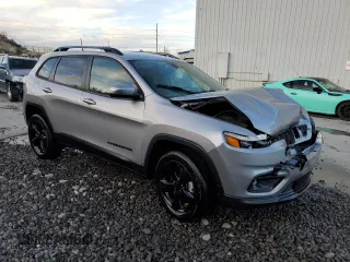 2020 Jeep Cherokee Latitude Plus with VIN 1C4PJMLB1LD560252, listed as a Copart auction lot 87490394 with 7,634 mi miles and Salvage Title. Bid and sale history available at DreamBid. Image 4.