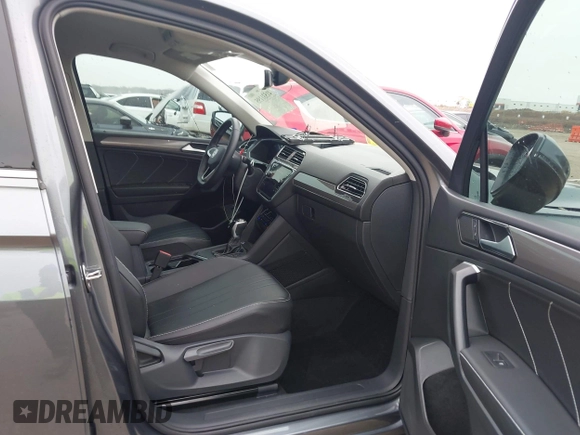 2024 Volkswagen Tiguan SE with VIN 3VV3B7AX2RM068498, listed as a IAAI auction lot 41531195 with 14,778 mi miles and . Bid and sale history available at DreamBid. Image 5.