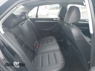 2010 Volkswagen Jetta Limited Edition z VIN 3VWAZ7AJ3AM096583, wystawiony jako IAAI lot #42487699 z przebiegiem 194 527 mil mil oraz . Historia ofert i sprzedaży dostępna na DreamBid. Obrazek 8.