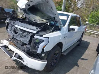 2023 Ford F-150 Lightning Pro z VIN 1FTVW1EV1PWG17610, wystawiony jako IAAI lot #41929636 z przebiegiem 44 428 mil mil oraz . Historia ofert i sprzedaży dostępna na DreamBid. Obrazek 2.