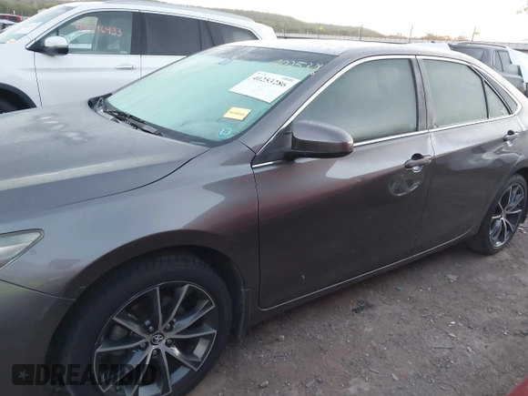 2015 Toyota Camry XLE with VIN 4T1BF1FK1FU895551, listed as a IAAI auction lot 40253286 with 221,273 mi miles and . Bid and sale history available at DreamBid. Image 14.