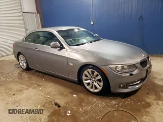 2012 BMW 3 Series 328i z VIN WBADW7C57CE728760, wystawiony jako Copart lot #58950445 z przebiegiem 139 962 mil mil oraz Czysty tytuł • Clean title. Historia ofert i sprzedaży dostępna na DreamBid. Obrazek 4.