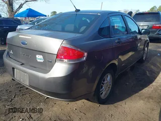 2011 Ford Focus SE with VIN 1FAHP3FN7BW172552, listed as a IAAI auction lot 41931964 with 33,553 mi miles. Bid and sale history available at carsss.com. Image 4.