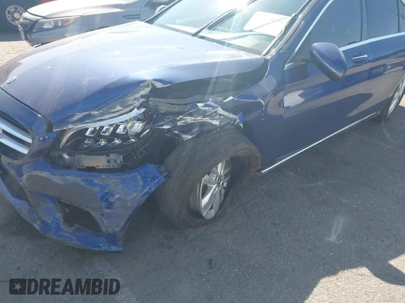 2019 Mercedes-Benz C 300 with VIN 55SWF8DB1KU317498, listed as a IAAI auction lot 41681264 with Not provided miles and . Bid and sale history available at DreamBid. Image 6.