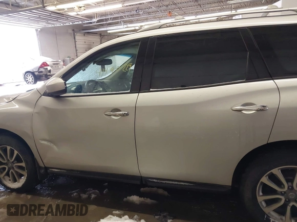 2016 Nissan Pathfinder Platinum z VIN 5N1AR2MM7GC652590, wystawiony jako IAAI lot #41490229 z przebiegiem 112 461 mil mil oraz . Historia ofert i sprzedaży dostępna na DreamBid. Obrazek 15.