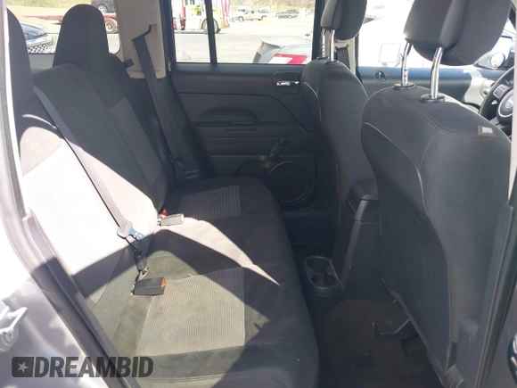 2015 Jeep Patriot Sport with VIN 1C4NJPBB7FD402500, listed as a IAAI auction lot 41912943 with 116,318 mi miles. Bid and sale history available at carsss.com. Image 8.