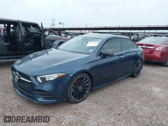 2022 Mercedes-Benz A 220 z VIN W1K3G4EBXNJ333694, wystawiony jako IAAI lot #41932394 z przebiegiem Nie podano mil oraz . Historia ofert i sprzedaży dostępna na DreamBid. Obrazek 2.