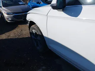 2022 Audi Q5 Premium Plus z VIN WA1BBAFY0N2078094, wystawiony jako IAAI lot #42061485 z przebiegiem 23 152 mil mil oraz . Historia ofert i sprzedaży dostępna na DreamBid. Obrazek 17.