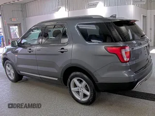 2017 Ford Explorer XLT z VIN 1FM5K8D89HGD08040, wystawiony jako IAAI lot #42516623 z przebiegiem 50 937 mil mil oraz . Historia ofert i sprzedaży dostępna na DreamBid. Obrazek 9.