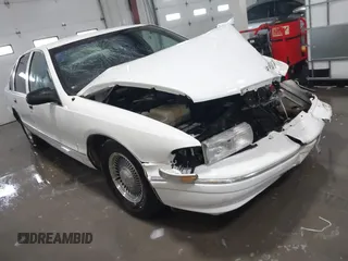 1996 Chevrolet Caprice Classic 1SA Special Value Pkg with VIN 1G1BL52P3TR165928, listed as a IAAI auction lot 41271004 with 130,794 mi miles. Bid and sale history available at carsss.com. Image 1.