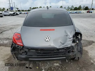 2014 Volkswagen Beetle Entry z VIN 3VWF17AT2EM642942, wystawiony jako Copart lot #60241445 z przebiegiem 70 780 mil mil oraz Szkoda całkowita • Salvage title. Historia ofert i sprzedaży dostępna na DreamBid. Obrazek 6.