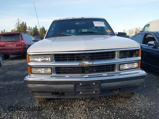 1997 Chevrolet Suburban with VIN 3GNFK16RXVG102805, listed as a IAAI auction lot 41559415 with 1 mi miles. Bid and sale history available at carsss.com. Image 11.
