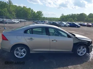 2014 Volvo S60 T5 z VIN YV1612FS3E2278344, wystawiony jako IAAI lot #42135203 z przebiegiem 43 876 mil mil oraz . Historia ofert i sprzedaży dostępna na DreamBid. Obrazek 14.