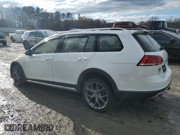 2018 Volkswagen Golf S z VIN 3VWH17AU1JM757852, wystawiony jako Copart lot #84417814 z przebiegiem Nie podano mil oraz Szkoda całkowita • Salvage title. Historia ofert i sprzedaży dostępna na DreamBid. Obrazek 2.