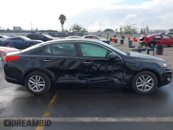 2013 Kia Optima LX z VIN 5XXGM4A74DG221272, wystawiony jako IAAI lot #41470828 z przebiegiem 76 452 mil mil oraz . Historia ofert i sprzedaży dostępna na DreamBid. Obrazek 13.