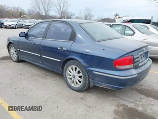 2003 Hyundai Sonata GLS with VIN KMHWF35H63A826340, listed as a IAAI auction lot 41884050 with 204,874 mi miles. Bid and sale history available at carsss.com. Image 3.