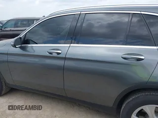 2017 Mercedes-Benz GLC 300 с VIN WDC0G4JB9HV011882, выставлен на аукционе IAAI как лот 42142275 с пробегом 54 770 миль миль и . История ставок и продаж доступна на DreamBid. Изображение 14.