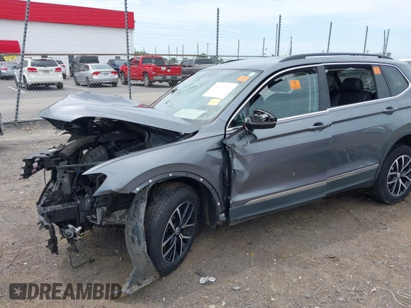2021 Volkswagen Tiguan SE z VIN 3VV3B7AX8MM159316, wystawiony jako IAAI lot #42525546 z przebiegiem 70 141 mil mil oraz . Historia ofert i sprzedaży dostępna na DreamBid. Obrazek 18.