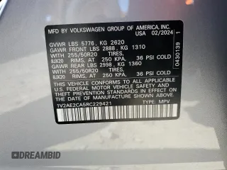 2024 Volkswagen Atlas SEL R-Line with VIN 1V2AE2CA5RC229421, listed as a Copart auction lot 53551375 with 7,517 mi miles and Salvage title. Bid and sale history available at DreamBid. Image 13.