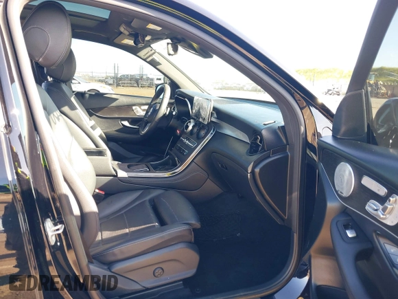 2020 Mercedes-Benz GLC 300 z VIN W1N0G8DB2LF840569, wystawiony jako IAAI lot #41959432 z przebiegiem 78 696 mil mil oraz . Historia ofert i sprzedaży dostępna na DreamBid. Obrazek 5.
