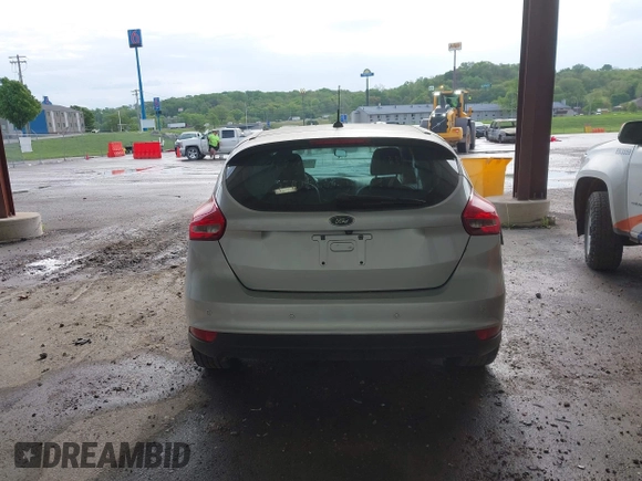 2015 Ford Focus Titanium z VIN 1FADP3N2XFL348149, wystawiony jako IAAI lot #41983021 z przebiegiem 208 765 mil mil oraz . Historia ofert i sprzedaży dostępna na DreamBid. Obrazek 16.