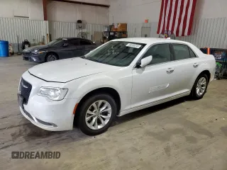 2015 Chrysler 300 Limited z VIN 2C3CCAAG8FH875874, wystawiony jako Copart lot #58258245 z przebiegiem 166 102 mil mil oraz Szkoda całkowita • Salvage title. Historia ofert i sprzedaży dostępna na DreamBid. Obrazek 1.