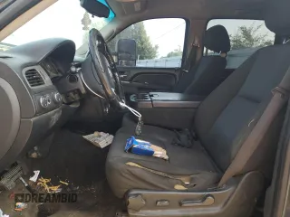 2010 Chevrolet Suburban LS z VIN 1GNUKHE32AR212268, wystawiony jako Copart lot #57613895 z przebiegiem 294 117 mil mil oraz Szkoda całkowita • Salvage title. Historia ofert i sprzedaży dostępna na DreamBid. Obrazek 7.