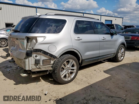 2017 Ford Explorer XLT z VIN 1FM5K7D86HGC17656, wystawiony jako Copart lot #56519135 z przebiegiem 112 156 mil mil oraz Szkoda całkowita • Salvage title. Historia ofert i sprzedaży dostępna na DreamBid. Obrazek 3.