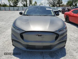 2023 Ford Mustang Mach-E Premium z VIN 3FMTK3SUXPMB08654, wystawiony jako Copart lot #57833495 z przebiegiem 2822 mil mil oraz Szkody całkowita. Historia ofert i sprzedaży dostępna na DreamBid. Obrazek 5.