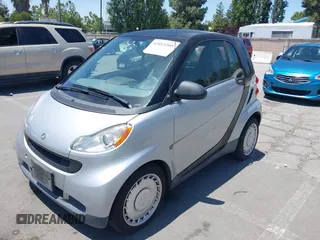2009 Smart fortwo Pure z VIN WMEEJ31X59K325939, wystawiony jako IAAI lot #42415205 z przebiegiem 89 968 mil mil oraz . Historia ofert i sprzedaży dostępna na DreamBid. Obrazek 6.