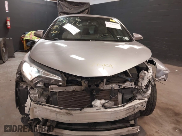 2018 Toyota C-HR XLE z VIN NMTKHMBX5JR039263, wystawiony jako IAAI lot #42265976 z przebiegiem 88 253 mil mil oraz . Historia ofert i sprzedaży dostępna na DreamBid. Obrazek 13.