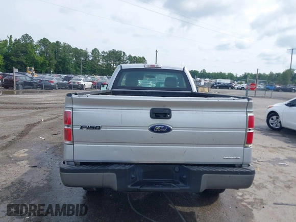 2013 Ford F-150 XL z VIN 1FTMF1CM1DKE52831, wystawiony jako IAAI lot #42401051 z przebiegiem 111 734 mil mil oraz . Historia ofert i sprzedaży dostępna na DreamBid. Obrazek 16.