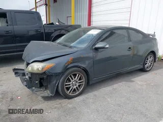 2008 Scion tC Spec z VIN JTKDE167X80265638, wystawiony jako IAAI lot #42355042 z przebiegiem 294 435 mil mil oraz . Historia ofert i sprzedaży dostępna na DreamBid. Obrazek 2.