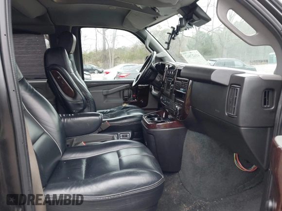 2019 GMC Savana Cargo with VIN 1GTW7BFG2K1176681, listed as a IAAI auction lot 41627842 with 110,000 mi miles. Bid and sale history available at carsss.com. Image 5.