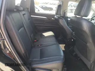 2017 Toyota Highlander XLE z VIN 5TDJZRFH8HS411635, wystawiony jako Copart lot #52080215 z przebiegiem 83 711 mil mil oraz Szkoda całkowita • Salvage title. Historia ofert i sprzedaży dostępna na DreamBid. Obrazek 11.