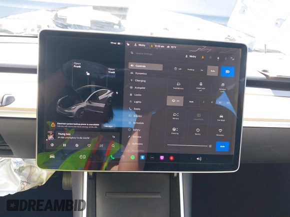 2020 Tesla Model 3 Standard Range Plus z VIN 5YJ3E1EA6LF703159, wystawiony jako IAAI lot #42099718 z przebiegiem 30 175 mil mil oraz . Historia ofert i sprzedaży dostępna na DreamBid. Obrazek 17.