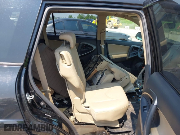 2010 Toyota RAV4 Limited с VIN JTMDF4DV2A5025032, выставлен на аукционе IAAI как лот 42672176 с пробегом 170 739 миль миль и . История ставок и продаж доступна на DreamBid. Изображение 8.