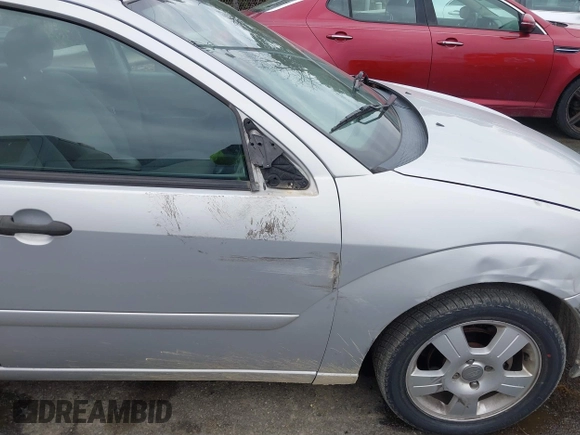 2004 Ford Focus ZTW z VIN 1FAFP35Z44W111027, wystawiony jako IAAI lot #41762414 z przebiegiem 155 535 mil mil oraz . Historia ofert i sprzedaży dostępna na DreamBid. Obrazek 12.