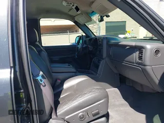 2004 Chevrolet Avalanche z VIN 3GNEK12T74G157482, wystawiony jako IAAI lot #42386139 z przebiegiem 109 444 mil mil oraz . Historia ofert i sprzedaży dostępna na DreamBid. Obrazek 5.