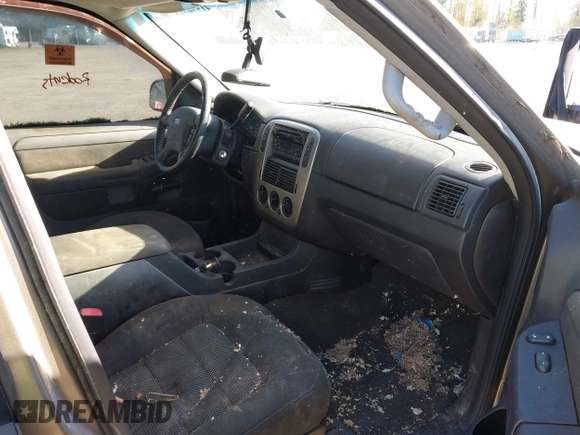 2004 Ford Explorer XLT with VIN 1FMDU73K84ZA70032, listed as a IAAI auction lot 41990961 with 205,084 mi miles. Bid and sale history available at carsss.com. Image 5.
