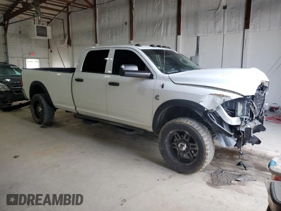 2015 Ram 2500 Tradesman z VIN 3C6UR5HL6FG640275, wystawiony jako Copart lot #53720945 z przebiegiem 153 842 mil mil oraz Szkoda całkowita • Salvage title. Historia ofert i sprzedaży dostępna na DreamBid. Obrazek 4.