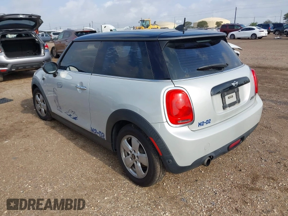 2017 MINI Hardtop Cooper z VIN WMWXP5C35H3C64595, wystawiony jako IAAI lot #42078919 z przebiegiem 93 141 mil mil oraz . Historia ofert i sprzedaży dostępna na DreamBid. Obrazek 3.