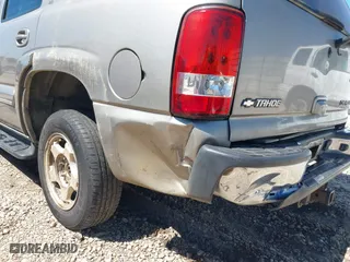 2002 Chevrolet Tahoe LT with VIN 1GNEC13ZX2J342136, listed as a IAAI auction lot 41826201 with 289,613 mi miles. Bid and sale history available at carsss.com. Image 6.