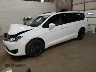 2020 Chrysler Pacifica Launch Edition z VIN 2C4RC3BG7LR263686, wystawiony jako Copart lot #43250555 z przebiegiem 84 807 mil mil oraz Szkody całkowita. Historia ofert i sprzedaży dostępna na DreamBid. Obrazek 1.