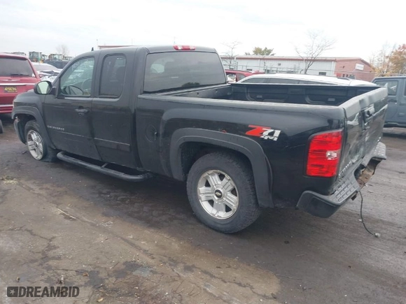 2008 Chevrolet Silverado 1500 LT w/1LT with VIN 2GCEK190181186026, listed as a IAAI auction lot 40695869 with 146,514 mi miles. Bid and sale history available at carsss.com. Image 3.