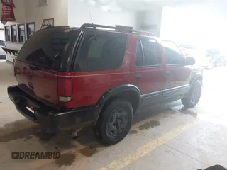 1999 Chevrolet Blazer Trailblazer z VIN 1GNDT13W4X2187490, wystawiony jako IAAI lot #41966073 z przebiegiem 187 604 mil mil oraz . Historia ofert i sprzedaży dostępna na DreamBid. Obrazek 4.