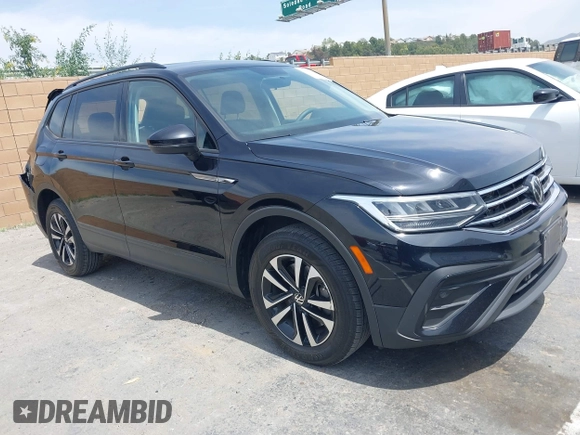 2022 Volkswagen Tiguan S z VIN 3VV1B7AX5NM056766, wystawiony jako IAAI lot #42024519 z przebiegiem 97 548 mil mil oraz . Historia ofert i sprzedaży dostępna na DreamBid. Obrazek 1.