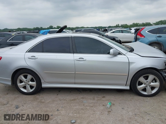 2011 Toyota Camry LE z VIN 4T1BF3EK9BU748210, wystawiony jako IAAI lot #42288534 z przebiegiem 141 208 mil mil oraz . Historia ofert i sprzedaży dostępna na DreamBid. Obrazek 13.